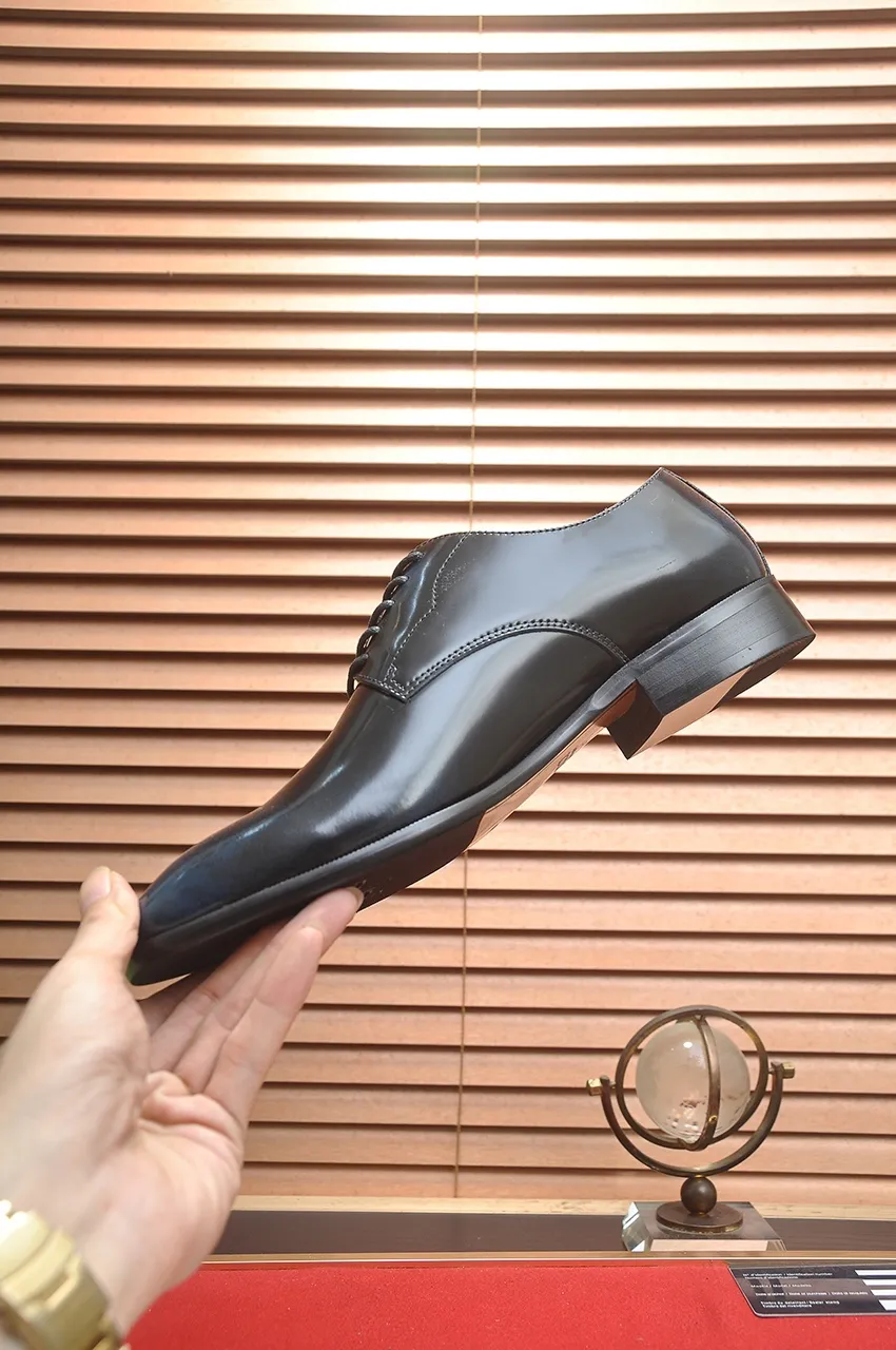 Men's shoes💰500💶Italy's top luxury men's shoe giant (GUCCI) (Gucci) (full cowhide lining) new arrival🍃Original European style🔰 Pleasant to the eye😍In order to make the shoes more durable and non-deformable🌀The production continues to follow traditional methods but there is still no lack of innovation💪Choose original sheepskin for the leather♻️ Smooth and natural And extra bright ⭐Made of imported cowhide, the first choice of rich people 38-45 (45 customized)